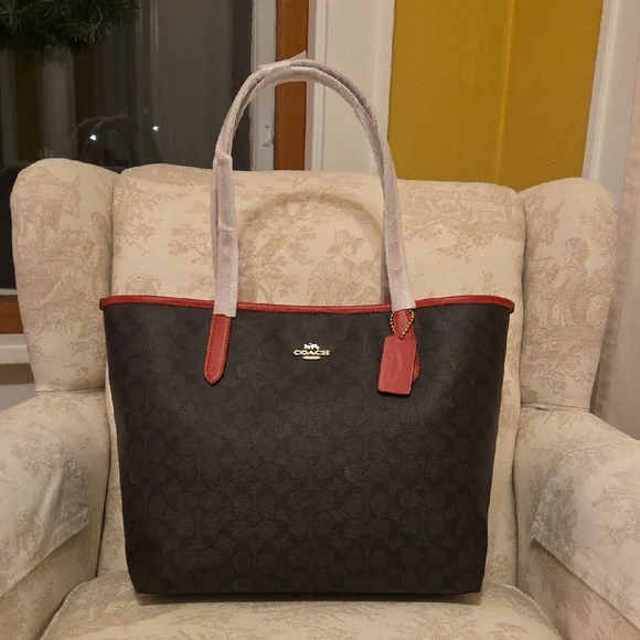 Coach Signature City Tote - Picture 4 of 10